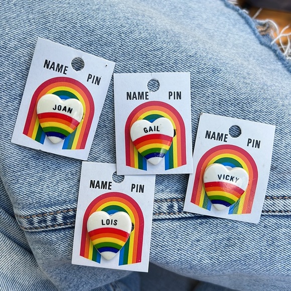 GAIL Vintage 80s Iconic Ceramic White Heart Rainbow Name Pin - Picture 7 of 7